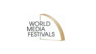 Auf dem 20. World Media Festival in Hamburg erhielt unser Lernspiel „City of Goods“ im Jahr 2019 den Intermedia Globe Gold Award in der Kategorie „Learning Programmes“. Logo des World Media Festivals in Hamburg