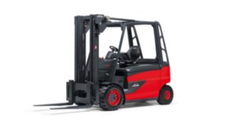 Mit den Modellen der 2- bis 5-Tonner bringt Linde 2010 weitere Features auf den Markt. Elektrostapler E50 von Linde Material Handling aus dem Jahr 2011