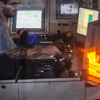 Ein Mitarbeiter von Bohemia Rings im Einsatz.