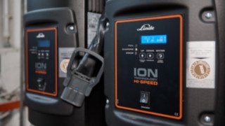 Ladestation bei der Reinheimer Grass GmbH für die E-Stapler von Linde Material Handling Ladestation bei der Reinheimer Grass GmbH für die E-Stapler von Linde Material Handling