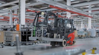 Ergebniss des Projektes KAnIS sind vier Prototypen auf Basis der Elektro-Gegengewichtstapler Linde E20, Linde E25 und Linde E30. Ein autonomer Linde Gegengewichtstapler im Indoor-Einsatz.
