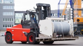 Gerd Prief testet den E160 von Linde Material Handling. Gerd Prief testet den Elektrostapler E160 von Linde Material Handling.