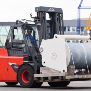 Gerd Prief testet den E160 von Linde Material Handling. Gerd Prief testet den Elektrostapler E160 von Linde Material Handling.