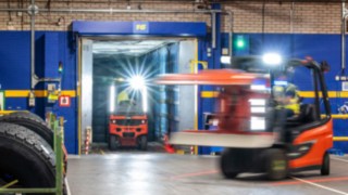 Gabelstapler von Linde Material Handling im Einsatz bei Michelin Tyre PLC.