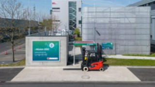 Die Wasserstoff-Infrastruktur von Linde liefert Energie für 21 Gegengewichtsstapler mit Brennstoffzellen-Hybridsystem