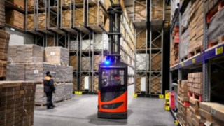 Viele der Linde Stapler bei P & P sind mit einer Schutzvorrichtung ausgestattet. R20 von Linde im Lager von P&P