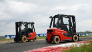 H25 und X25 von Linde Material Handling auf der Rennstrecke