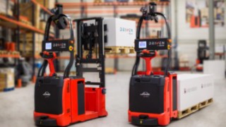 Autonome Stapler von Linde Material Handling mit Laser-Steuerungstechnologie. Autonome Stapler von Linde Material Handling mit Laser-Steuerungstechnologie.