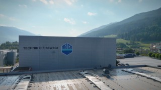 Automatisierte Fahrzeuge von Linde MH im Einsatz bei Maco Automatisierte Fahrzeuge von Linde MH im Einsatz bei Maco