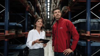 Meeting im Büro mit Mitarbeitern bei Linde Material Handling