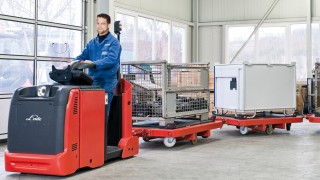 Logistikzug trolleyLINE mit mechanischem Hub Logistikzug trolleyLINE mit mechanischem Hub